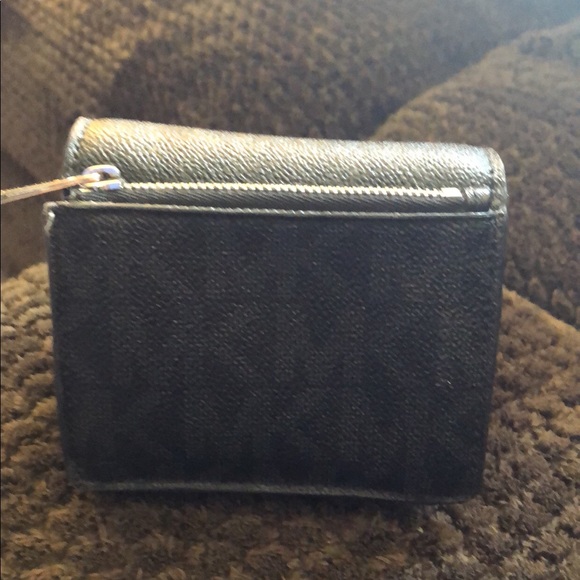 Authentic Michael kors Purse and Wallet - Picture 7 of 8